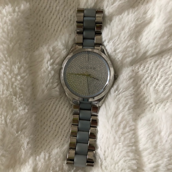 Watch - Picture 2 of 4